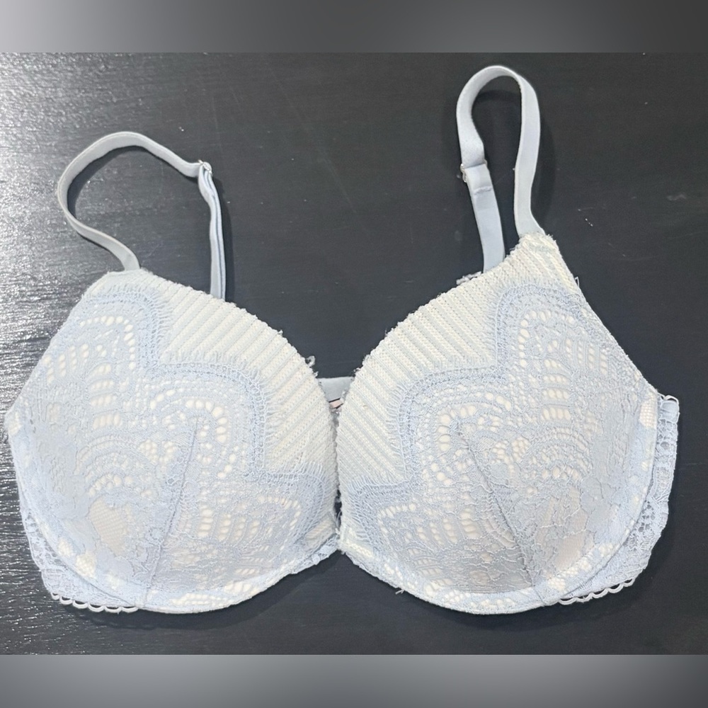 Victoria’s Secret Dream Angels Push-Up Light Blue Lace Underwire Bra 32D